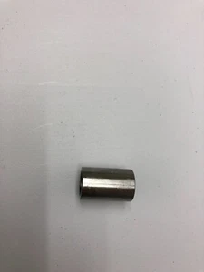 New SUZUKI P/N 61251-41300 SPACER REAR SWINGING ARM RM125 - Imagen 1 de 4