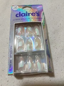 Claire's NEW 24 Faux Nails - Glue Included - Picture 1 of 2
