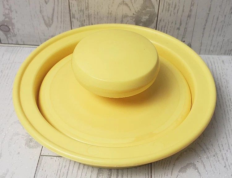 Prensa de hamburguesas Robinsons hamburguesa diseño en espiral amarillo empanada de res fabricante vintage Foto 1 de 3