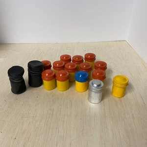 14 Vintage Kodak Metall Film Kanister Behälter Mehrfarbig 35mm Plus 2 Leder - Bild 1 von 7