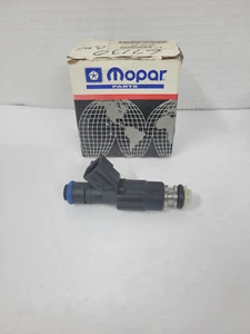 NOS - Mopar 04669938 Injector for Chrysler Voyager/Grand Voyager 1995-2001 - Picture 1 of 2