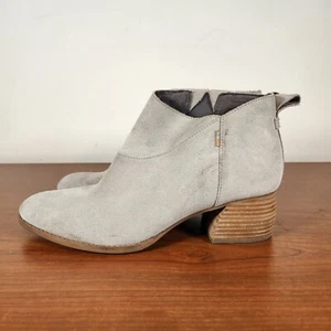 Toms Damengröße 9,5 hellgraue Leilani-Stiefeletten Blockabsatz Wildleder *MÄNGEL* - Bild 1 von 12