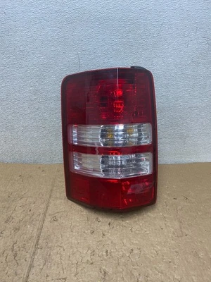 Luz trasera izquierda lado conductor Jeep Liberty 2008 a 2012 OEM V3880 DW Foto 1 de 4