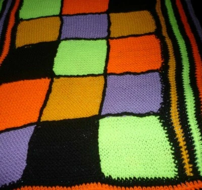 DECKE KUSCHELDECKE  HANDGESTRICKT PATCHWORK ART DECO ca. 140x180 cm HAND KNITTED - Bild 1 von 4