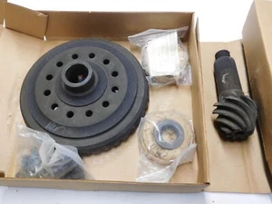 New Genuine Spicer Ring & Pinion Set 511838 5.13 Ratio NEW OLD STOCK - Picture 1 of 3