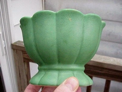 ¡BONITO! Jarrón maceta ovalado costilla melón cerámica artística Monmouth años 30 esmalte verde lechuga Foto 1 de 4