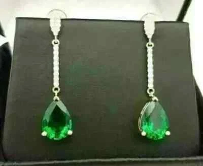 Pendientes colgantes/gotas de corte pera de 3,00 quilates creados en laboratorio enchapados en oro amarillo de 14 quilates Foto 1 de 4