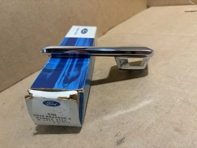 Левая наружная дверная ручка Ford C9AZ-6222405-A -- 1970-1972 Lincoln Continental - Изображение 1 из 4