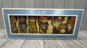 Adornos decorativos navideños pintados a mano vintage The Yorkshire Co Elves - Imagen 1 de 9
