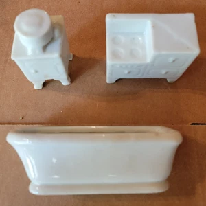 Vintage White Porcelain Dollhouse - Stove, Tub, Refridgerator - Picture 1 of 5