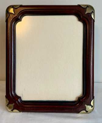 Bonita pátina de cerezo de colección madera con placas esquineras de latón 7 x 9 Foto 1 de 4