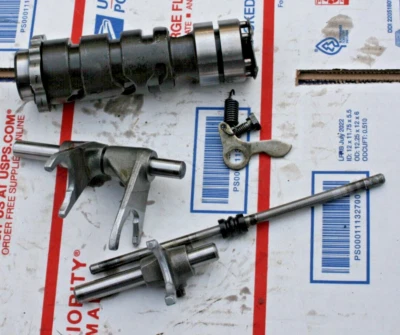 1974-79 KAWASAKI KD125 KE125 KS1 OEM TRANSMISSION DRUM &FORKS  VIN#K1E-074783 Foto 1 de 2