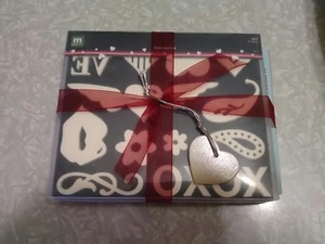 Making memories love 2 foam stamps with 6 vellum card set. Valentine's Day. - Picture 1 of 3