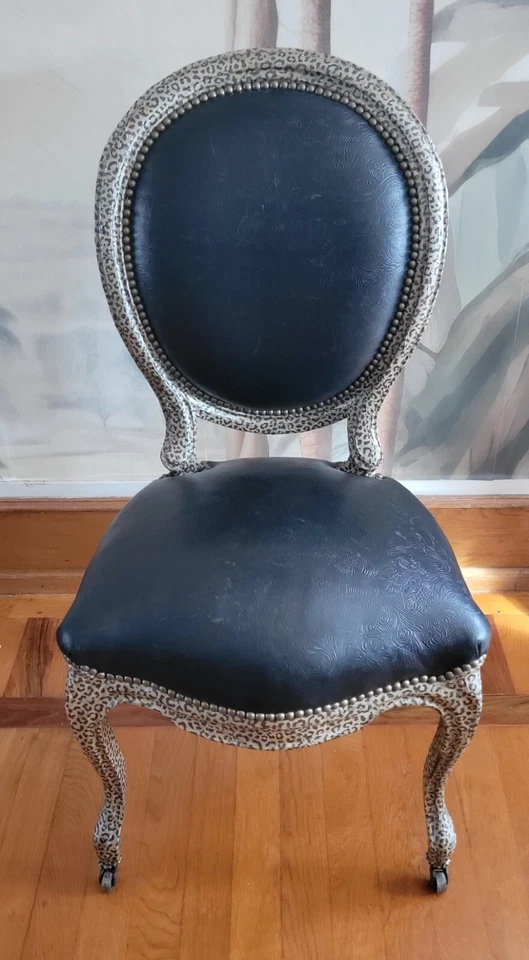 chaise médaillon léopard - Photo 1/4