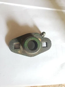John Deere 110/112 Round Fender tractor Variable Speed Drive Shaft Casting - Picture 1 of 6