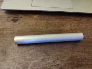 DG   POCHER BUGATTI 50T RIVAROSSI 1/8 RICAMBIO NUOVO E ORIGINALE TUBO IN METALLO - Foto 1 di 2