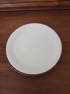 Plato de recompensas Mikasa Country Causals platillo salsa placa base 7 3/4" borde marrón - Imagen 1 de 7