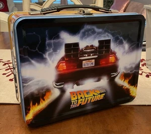 ZURÜCK IN DIE ZUKUNFT Brotdose Metalldose Hastings Exclusive Tote DeLorean RAR - Bild 1 von 9