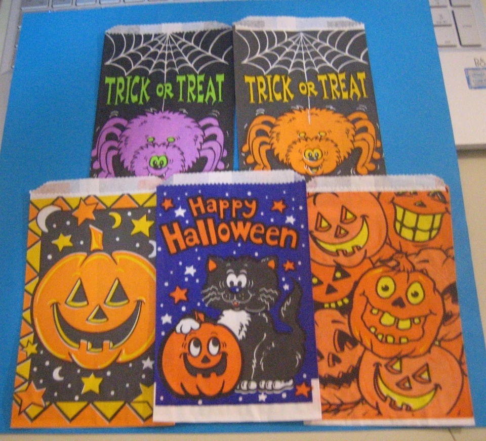 5 DIFFERENT VINTAGE PAPER HALLOWEEN GOODIE TREAT BAGS SCRAPBOOKING UNUSED - Image 1 of 1