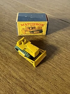 1961 Matchbox Caterpillar Bulldozer MB 18 with Box. Tracks Frozen Don’t Move. - Picture 1 of 9