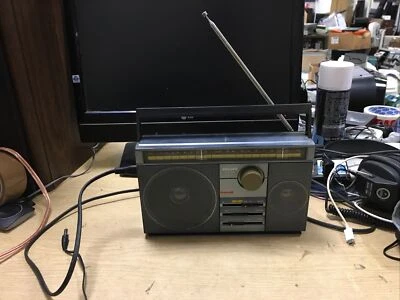 Philips D-2122 Portable 3 Band Radio - Image 1 of 3