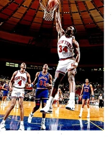 NEW YORK KNICKS CHARLES OAKLEY SIGNED WHITE JERSEY 8X10 - Picture 1 of 1