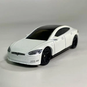 Tesla Model S Pearl White 1:64 Scale Diecast Diorama Model Car #86 - Picture 1 of 12