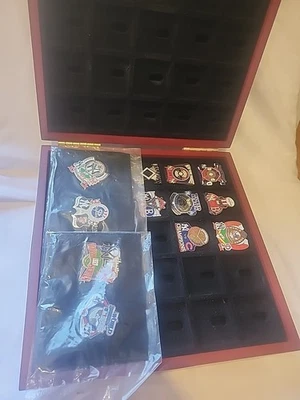 NY YANKEES WORLD SERIES PIN COLLECTION 12 PINS W/CARDS WILLABEE & WARD BOX - Image 1 of 4