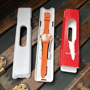 ¡LÍNEAS DE MODA EN SIENA!  Reloj naranja con DÍA/FECHA, manecillas brillantes/banda de silicona - ¡NUEVO EN CAJA! - Imagen 1 de 6