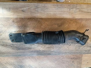 Manguera de admisión de aire/tubo de entrada para camioneta Nissan 80-85  - Imagen 1 de 6