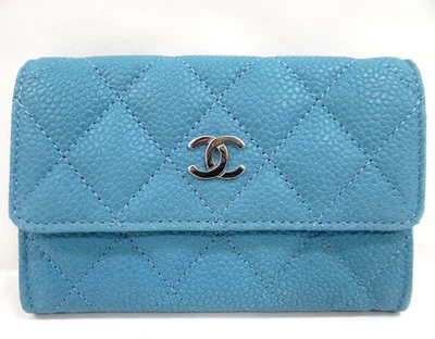 CHANEL Estuche Identificación Tarjeta CC Matelasse Piel Caviar Azul España 20220225500 2 Foto 1 de 4