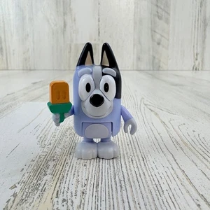 Bluey ÄLTERE SOCKEN Eisblock Eis am Stiel Heeler Cousin stehende Figur größer blau - Bild 1 von 7