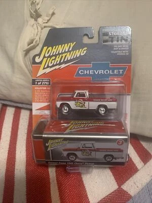 Chevy Pickup 1965 blanco rojo Crower Cams con hojalata Johnny Lightning fundido a presión 1:64 Foto 1 de 4