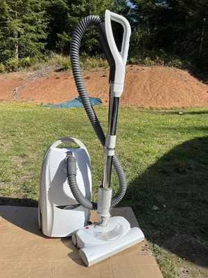 Kenmore Progressive 116 Canister Vacuum All Floors HEPA 116.21514012 White Tools - Image 1 of 4