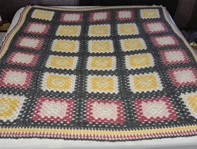 Manta afgana cuadrada vintage abuela hecha a mano ganchillo retro grande 80 x 71 Foto 1 de 4