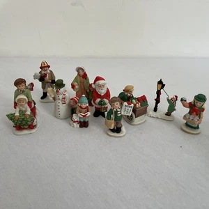 10 Vintage Lefton Colonial Village Weihnachtsfiguren Statuen Holiday Christmas - Bild 1 von 14