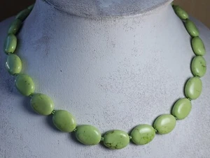 Collana di perle turchese/howlite ovale verde mela (N 69) - Foto 1 di 3
