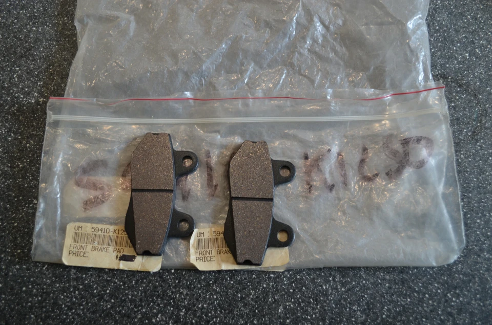 JUEGO DE PASTILLAS DE FRENO DELANTERAS OEM UNITED MOTORS CANTIDAD 2 #59410-K1250 DTF 150 Foto 1 de 1