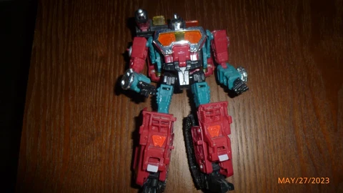 Transformers Generations Universe Classics RTS Perceptor Deluxe Figure Complete Cover