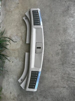 10-16 CADILLAC SRX LUJO 3,6 L MALETERO TRASERO PORTÓN TRASERO CUBIERTA ESTRIBO MOLDURA OEM Foto 1 de 4