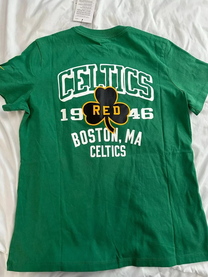 Boston Celtics NBA Women's Nike Courtside Tee Green Size M