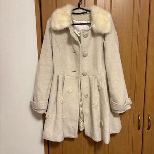 Abrigo largo blanco cremoso flor 3D LIZ LISA - Imagen 1 de 4