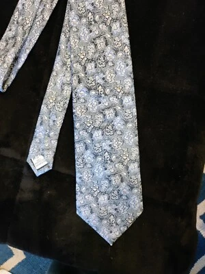 Museo Metropolitano de Arte Gris y Azul Floral Tinte de Seda para Hombre Foto 1 de 4