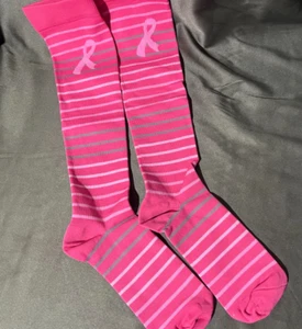 Pink Cancer Awareness Tube Socken - gestreift - Gr. L/XL - Neu im Paket - Bild 1 von 3