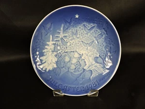 1981 Bing & Grondahl Christmas Peace Plate - Blue/White - Picture 1 of 5