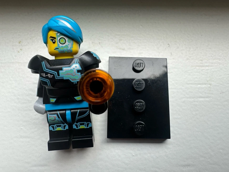 LEGO - Minifigures Series 16 - Cyborg - Complete - Retired CMF Authentic Retired - Image 1 of 1