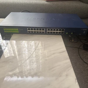 NETGEAR ProSafe 24 Port Gigabit Smart Switch GS724T v3 With Ears - Picture 1 of 2