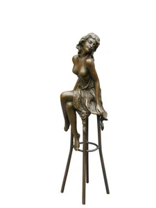 Bronze Figur Skulptur einer Frau auf einem Barstuhl sitzend (5659) - Picture 1 of 5