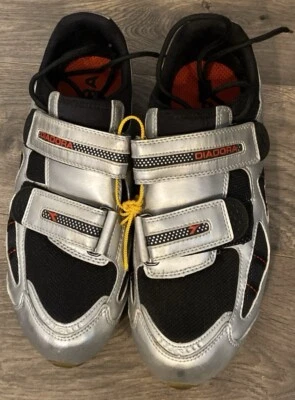 Zapatos de ciclismo de montaña Diadora sin clip para mujer talla US 9,5 plateado azul negro Foto 1 de 4