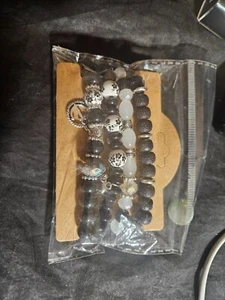 Perlen - Silber, Schwarz & Weiß Armbänder - Menge 4 (16674) - Bild 1 von 2